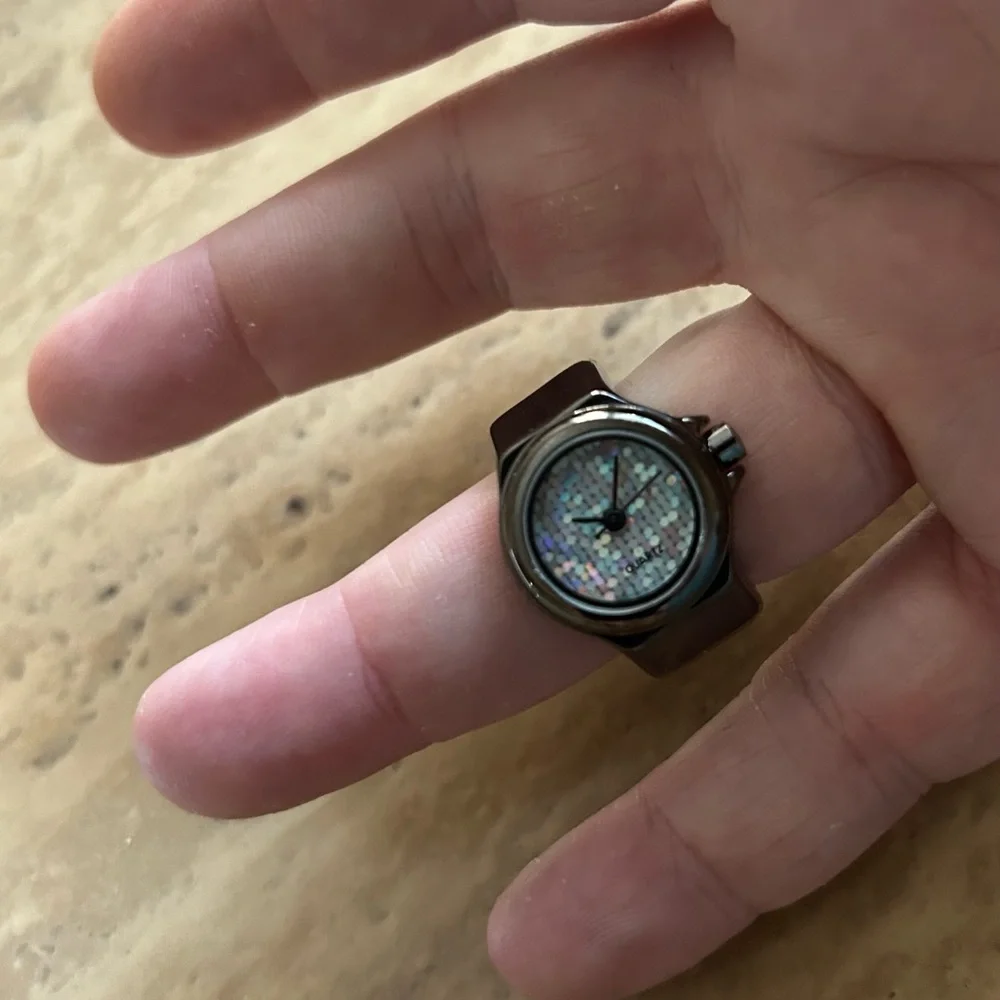 New Gun metal finger quartz ring watch with metal stretch band
